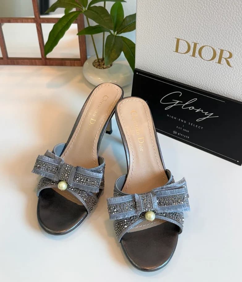 반짝이는 화려함, 디올(DIOR) 보우 리본 진주 뮬 슬리퍼